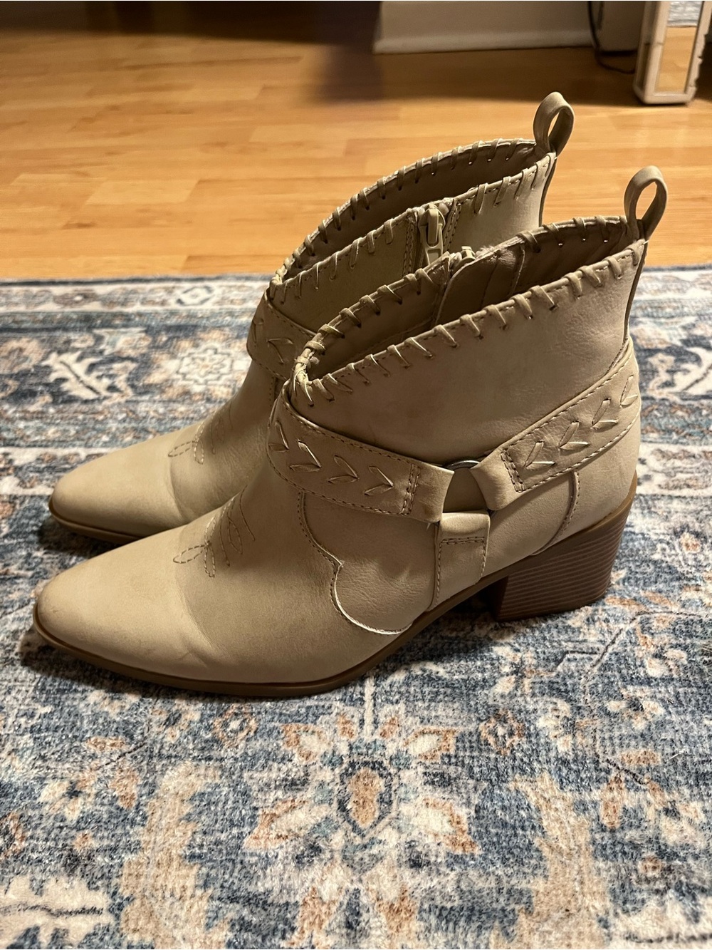 Frye and Co. Palma Beige Western Ankle Boots Stylish Low Block Heel Size 7.5 EUC